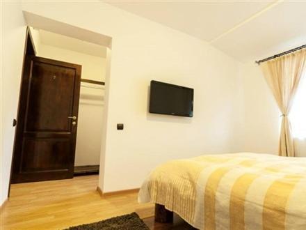 Cazarma Cavalerilor Bed & Breakfast Câmpulung Exterior foto